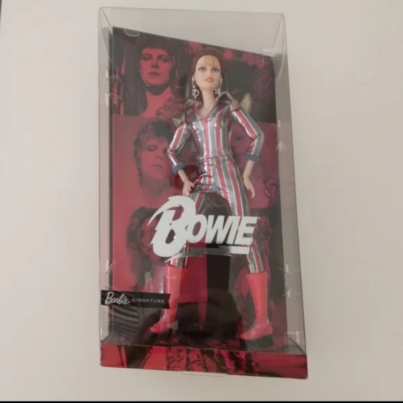 Mattel's "Ziggy Stardust" Barbie David Bowie Gold Label Limited - Picture 2 of 9